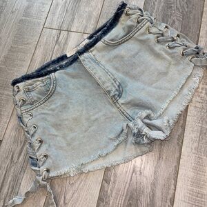 Trafalue by Zara Jean Shorts Size 2